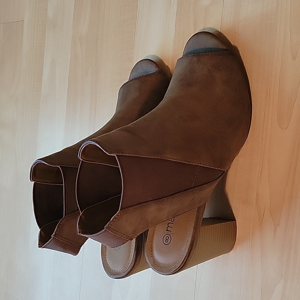 Maurices sandals